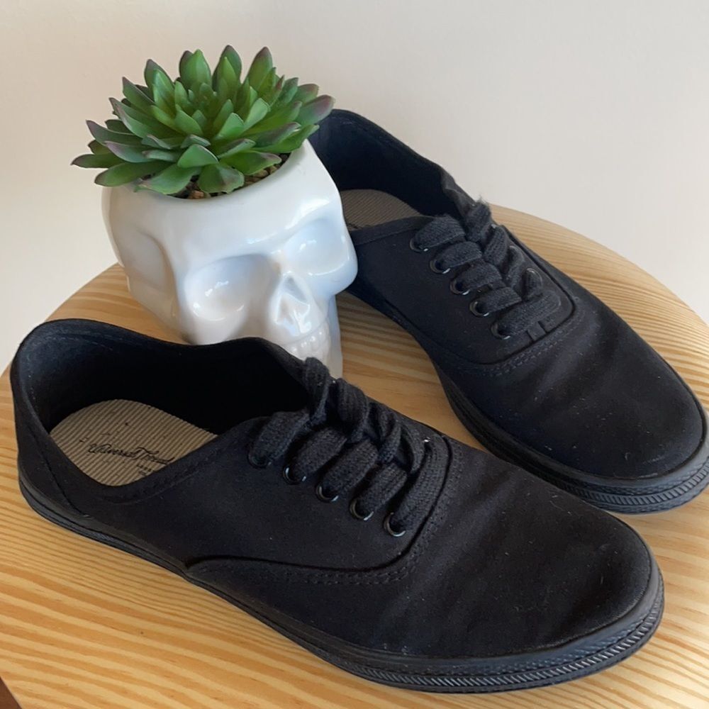 Universal Thread | Black Sneaker - Picture 5 of 9